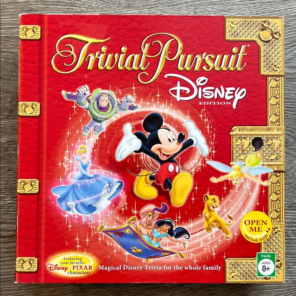 VINTAGE Trivial Pursuit Disney Edition board game 2005 ages 8+ up RARE! LIKE NEW